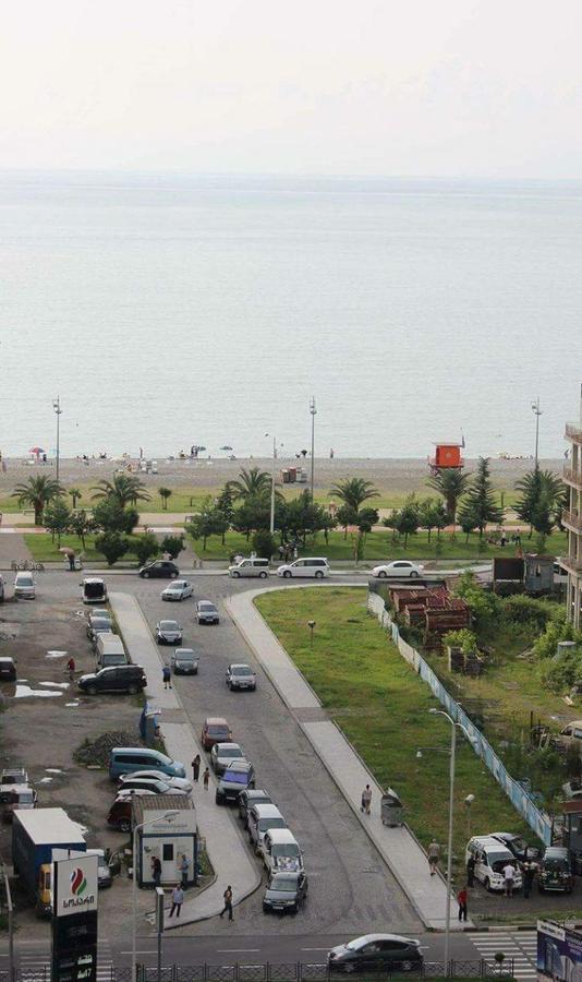 Flat Near The Mcdonald'S Apartment บาทูมิ ภายนอก รูปภาพ